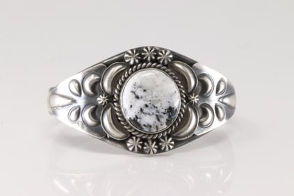 Native America Navajo Sterling Silver White Buffalo Bracelet Cuff By Ray Delgarito.