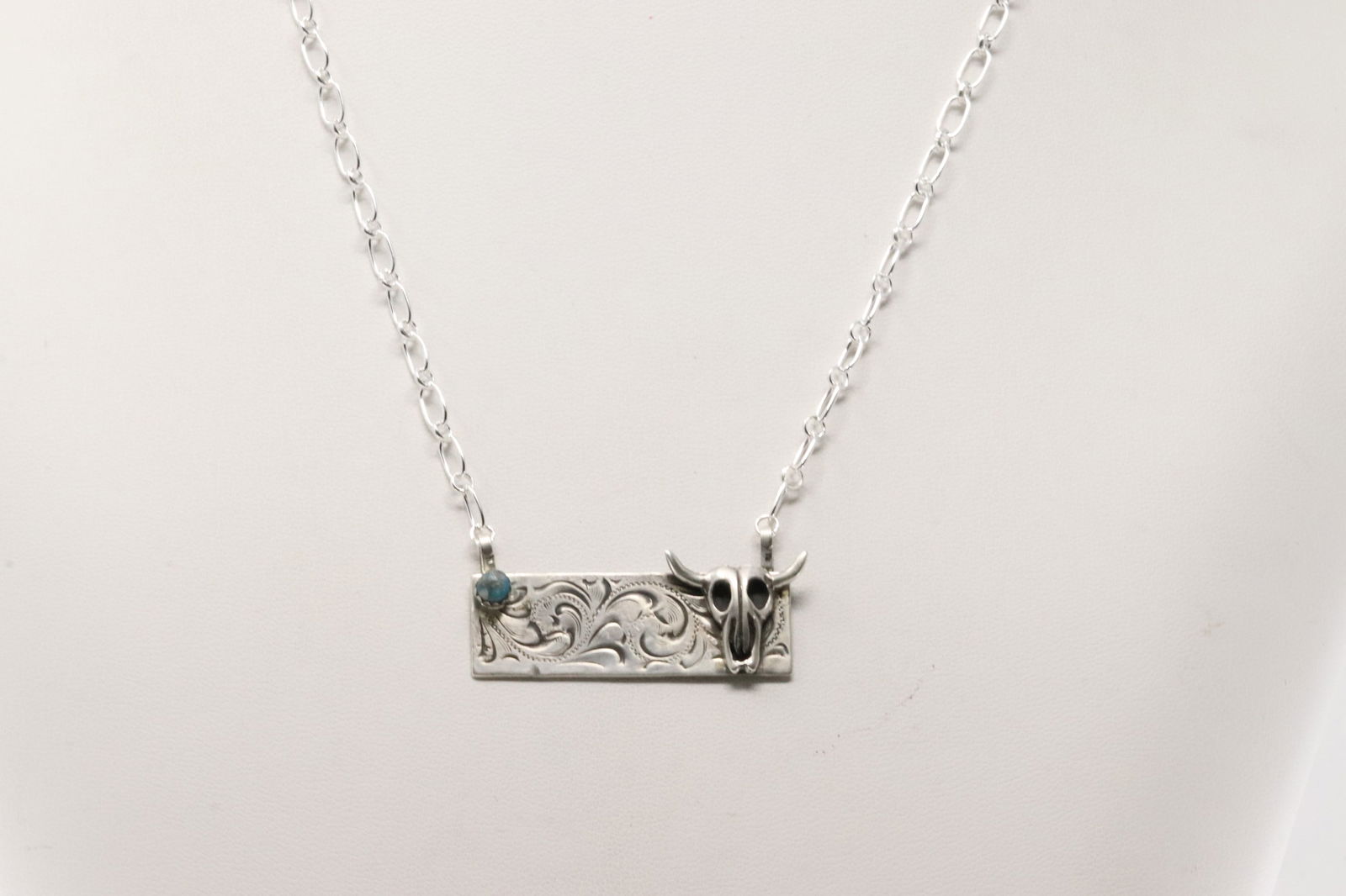 Native America Navajo Sterling Silver Turquoise Bull Skull Necklace By Annette Martinez. (1 of 4)