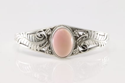 Native America Navajo Sterling Silver Pink Conch Shell Bracelet Cuff By Renee Yazzie.