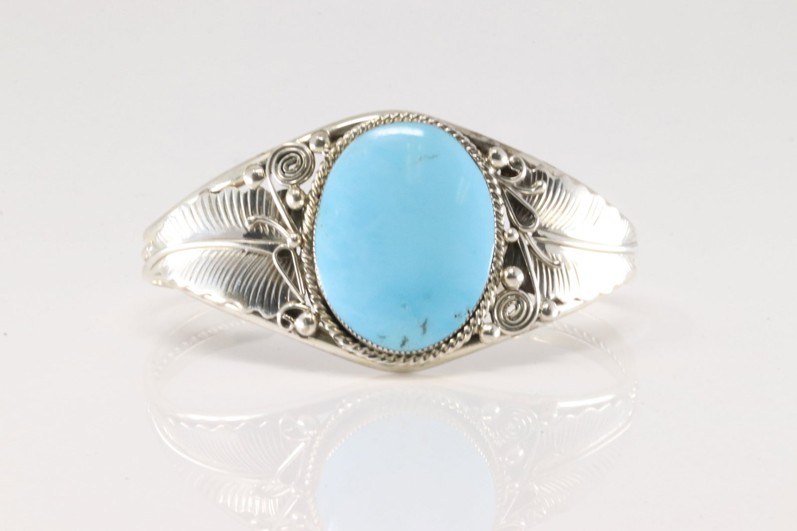 Native America Navajo Sterling Silver Turquoise Bracelet Cuff Leaf By Gilbert Smith.: This is a Native America Navajo Sterling Silver Turquoise Bracelet Cuff Leaf By Gilbert Smith.