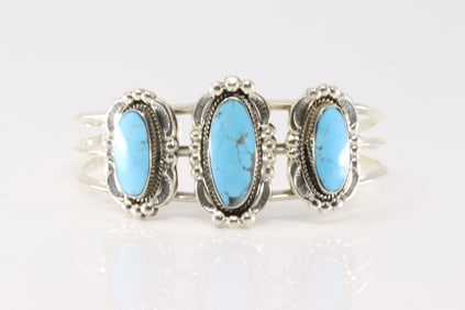Native America Navajo Sterling Silver Turquoise Bracelet Cuff.