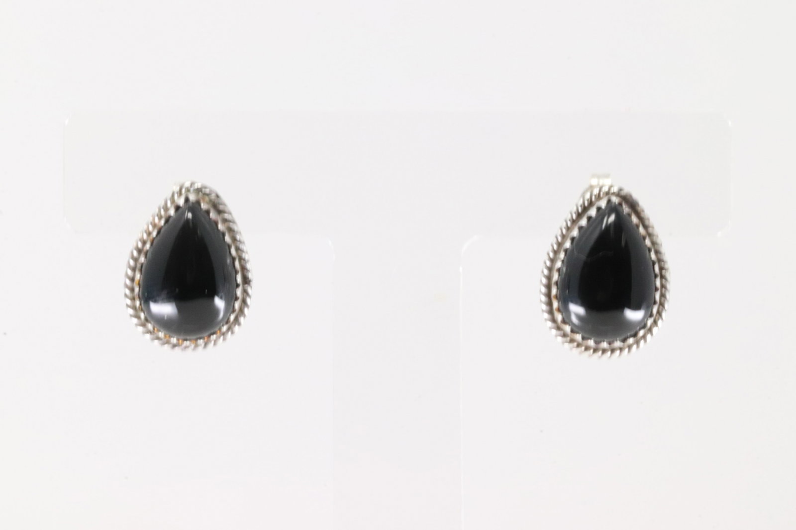 Native America Navajo Sterling Silver Black Onyx Post Earring's By Theresa Smith.: This is a Native America Navajo Sterling Silver Black Onyx Post Earring's By Theresa Smith.