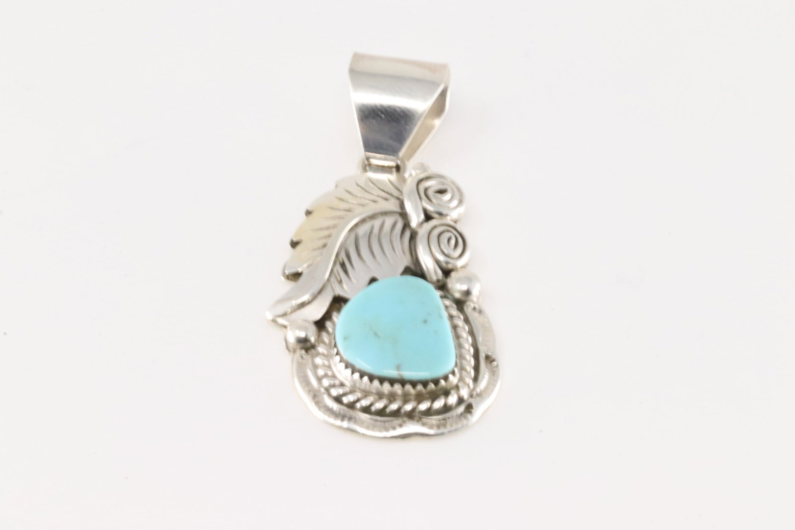 Native America Navajo Sterling Silver Kingman Turquoise Pendant By Julia Ettcity.: This is a Native America Navajo Sterling Silver Kingman Turquoise Pendant By Julia Ettcity.