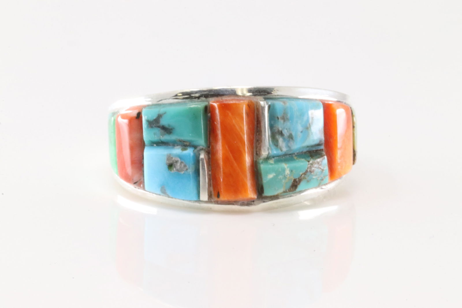 Native America Navajo Sterling Silver Multi-Color Srone Inlay Ring By Yazzie.: This is a Native America Navajo Sterling Silver Multi-Color Srone Inlay Ring By Yazzie. Ring size: 10.00.