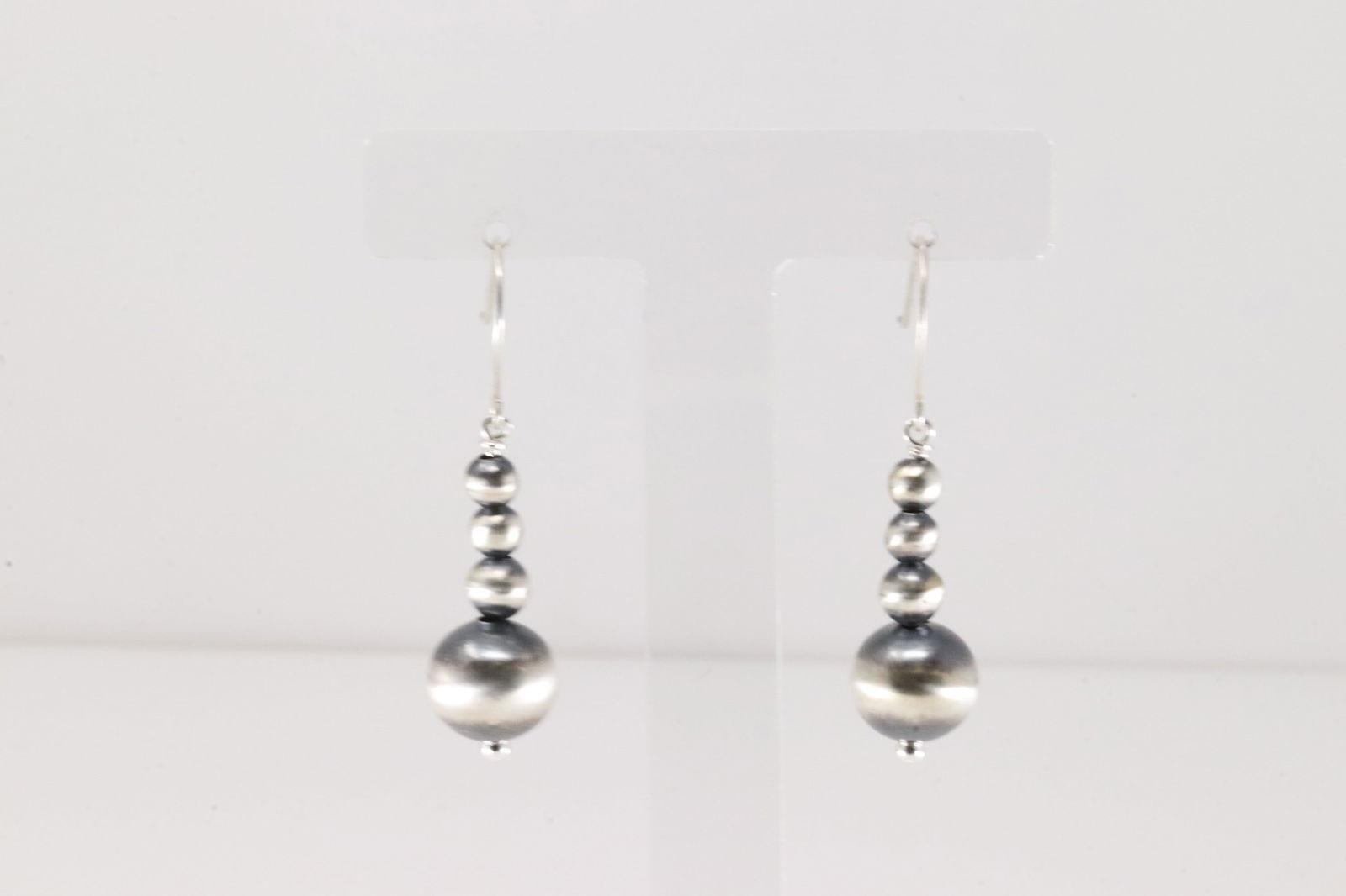Native America Navajo Sterling Silver Pearl Beaded Dangling Earring's BY Amanda Larry.: This is a Native America Navajo Sterling Silver Pearl Beaded Dangling Earring's BY Amanda Larry.