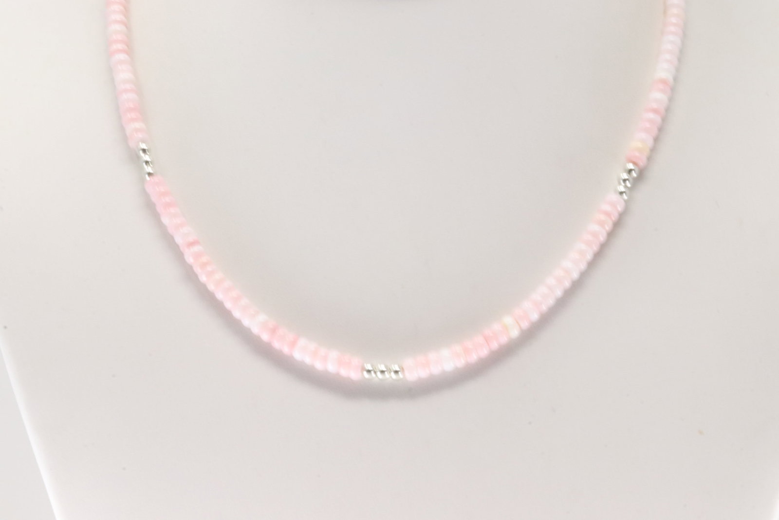 Native America Navajo Sterling Silver Pink Conch Shell & Beaded Necklace. (1 of 3)