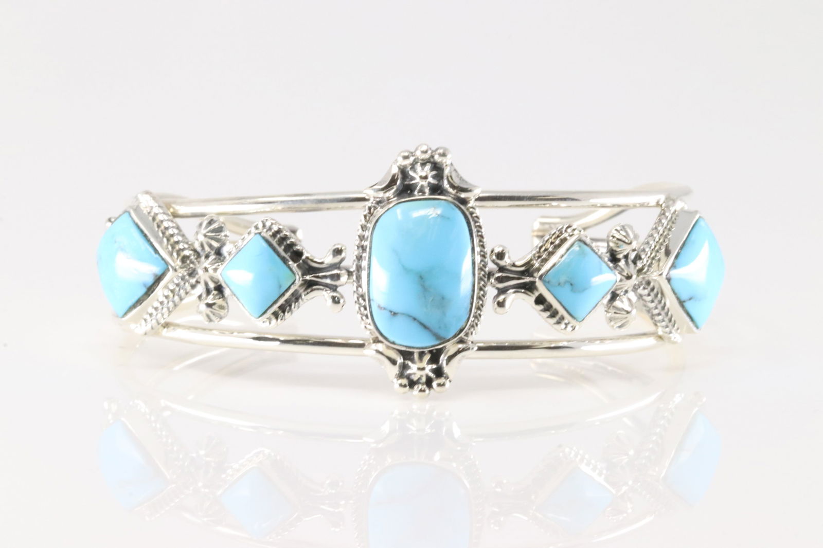 Native America Navajo Sterling Silver Turquoise Bracelet Cuff By Mike Smith.: This is a Native America Navajo Sterling Silver Turquoise Bracelet Cuff By Mike Smith.