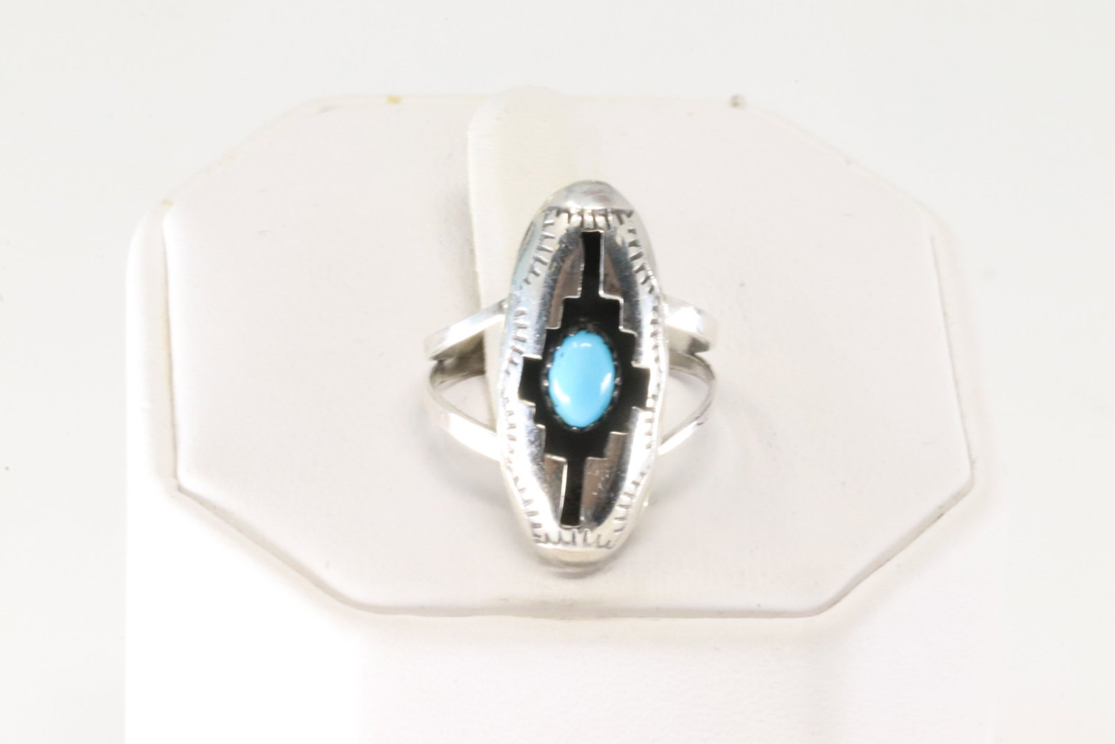 Native America Navajo Sterling Silver Turquoise Ring By Felix Perry.: This is a Native America Navajo Sterling Silver Turquoise Ring By Felix Perry. Ring size: 7.00.