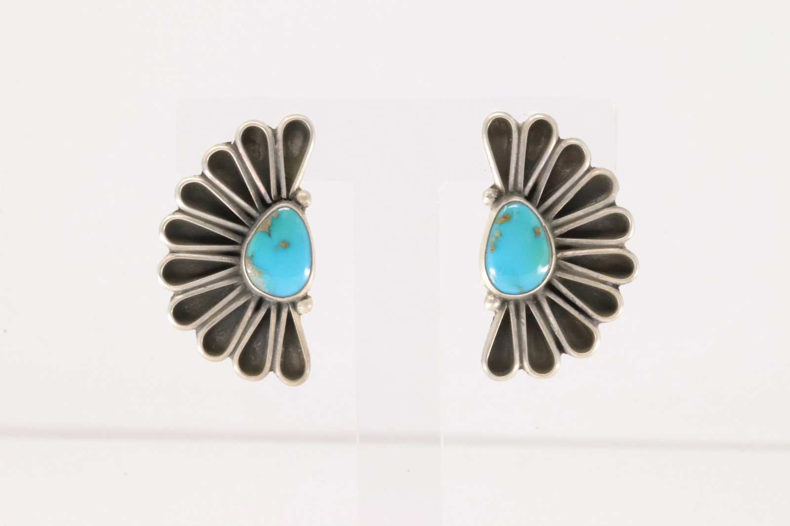 Native America Navajo Sterling Silver Kingman Turquoise Post Earring's By Geraldine James.: This is a Native America Navajo Sterling Silver Kingman Turquoise Post Earring's By Geraldine James.