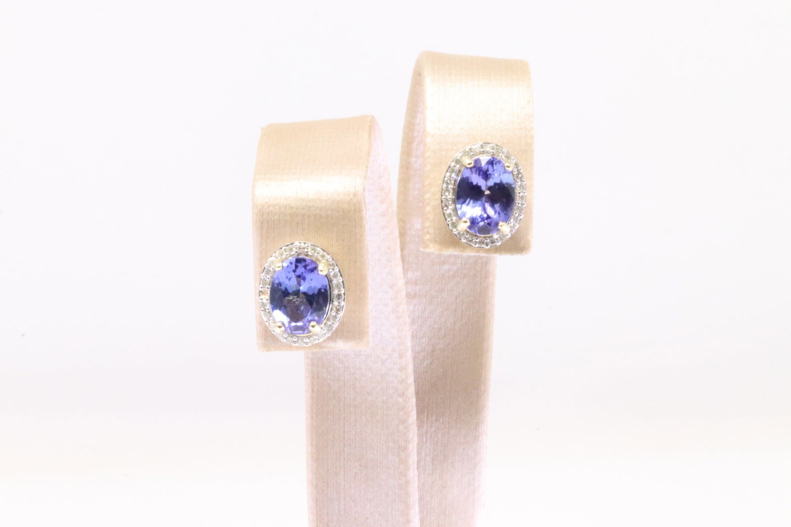 Diamond / Tanzanite Stud Earring 10Kt. (1 of 4)