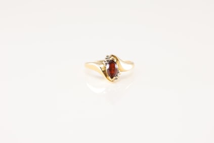 Marquise Garnet & Diamond Ring 10Kt.