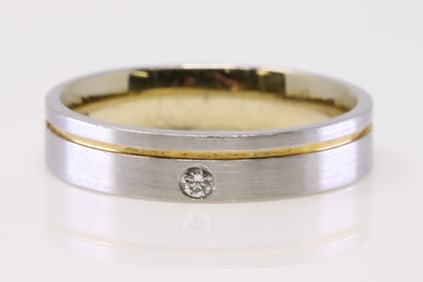 18Kt White Gold Diamond Ring.