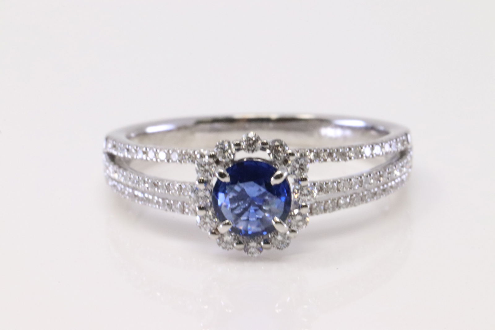 14kt White Gold Sapphire Diamond Ring. (1 of 4)