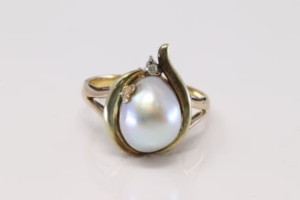 14Kt Yellow Gold Pearl / Diamond Ring.