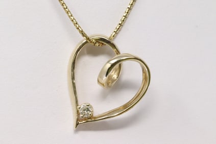 14Kt Ladies Yellow Gold Heart Diamond Pendant.