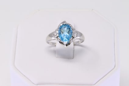 14Kt White Gold Blue Toapz / Diamond Ring.