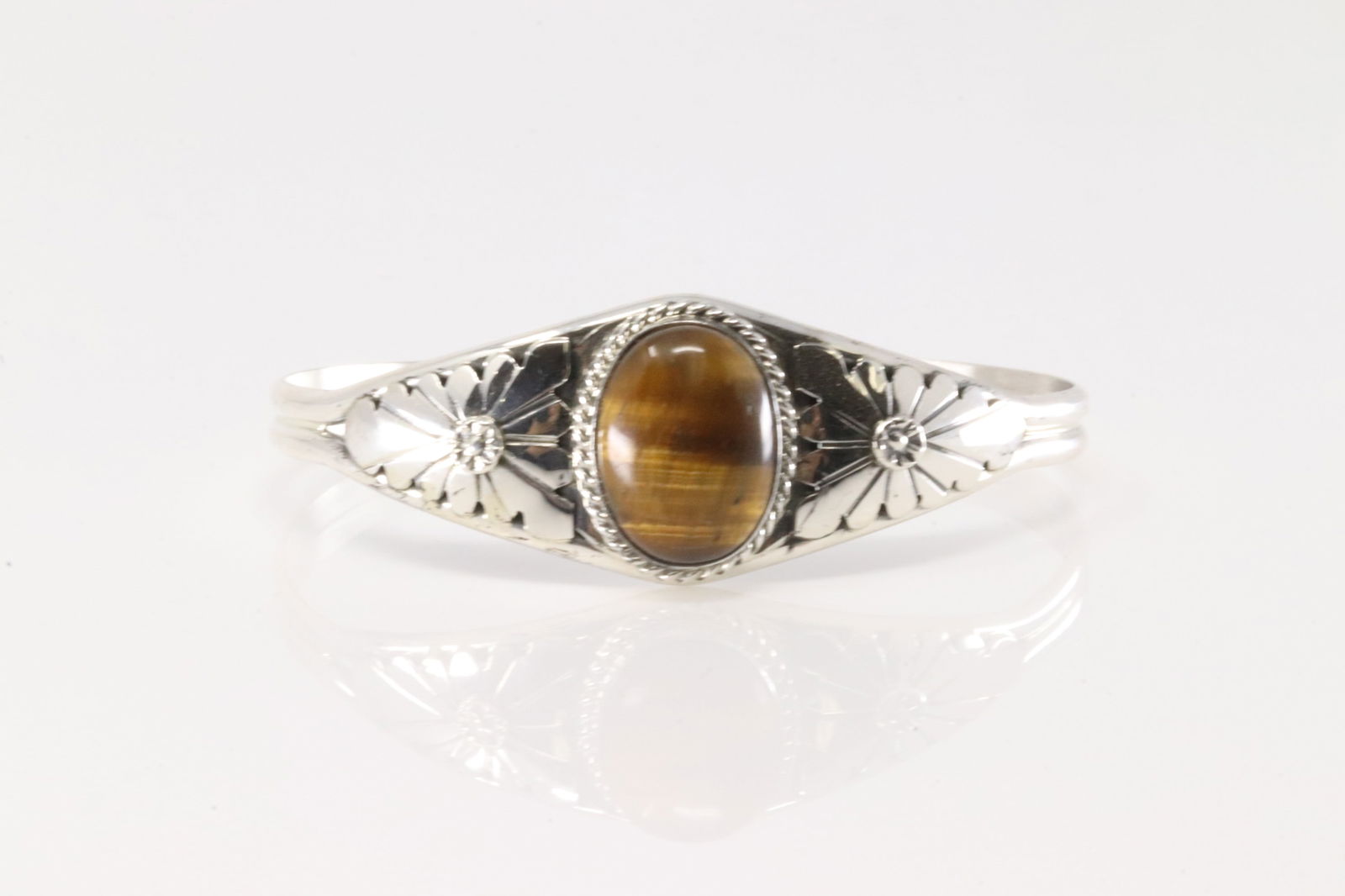 Native America Navajo Sterling Silver Tiger Eye Bracelet Cuff By Renee Yazzie. (1 of 4)
