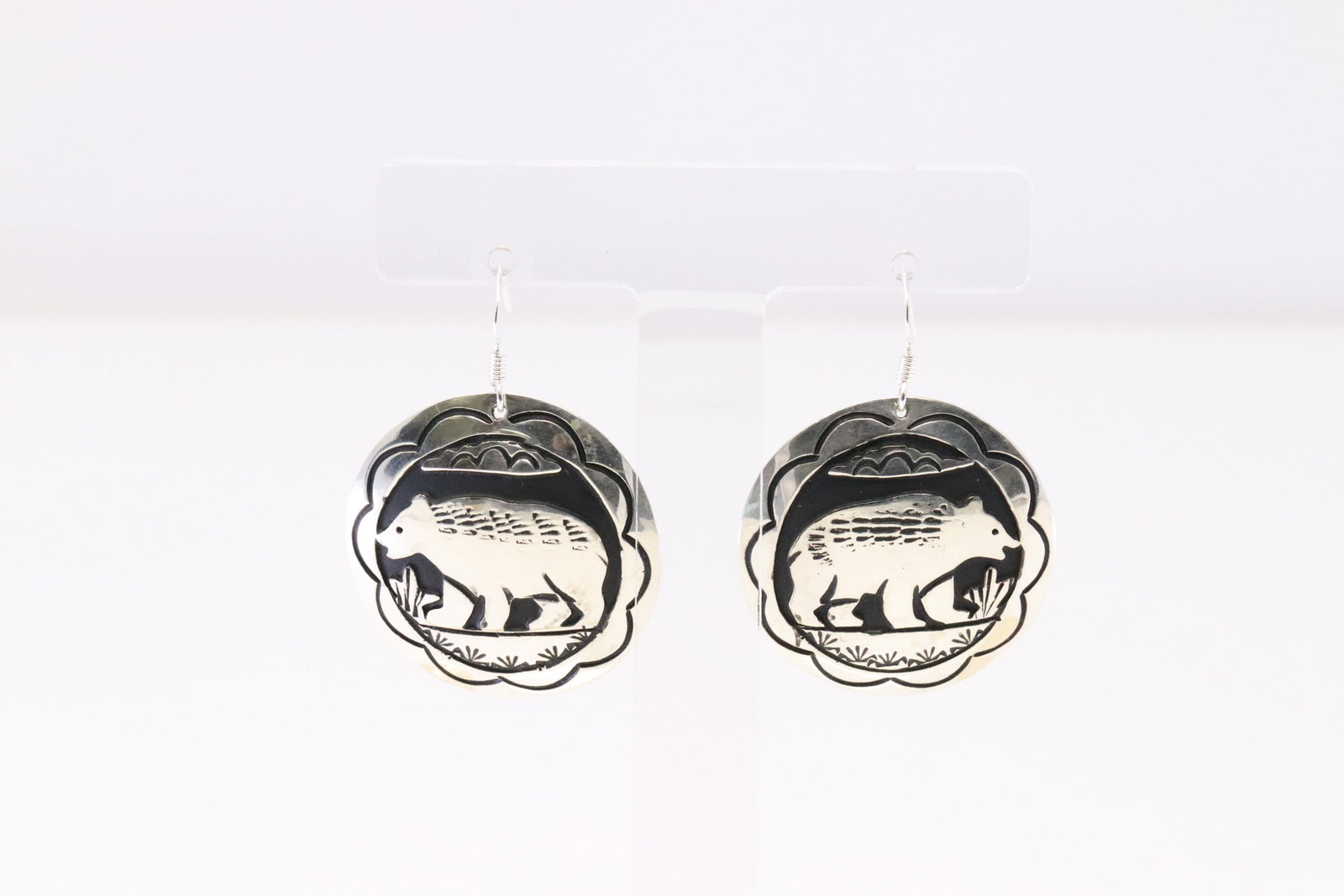 Native America Navajo Sterling Silver Bear Design Dangling Earring's By T&R Singer.: This is a Native America Navajo Sterling Silver Bear Design Dangling Earring's By T&R Singer.