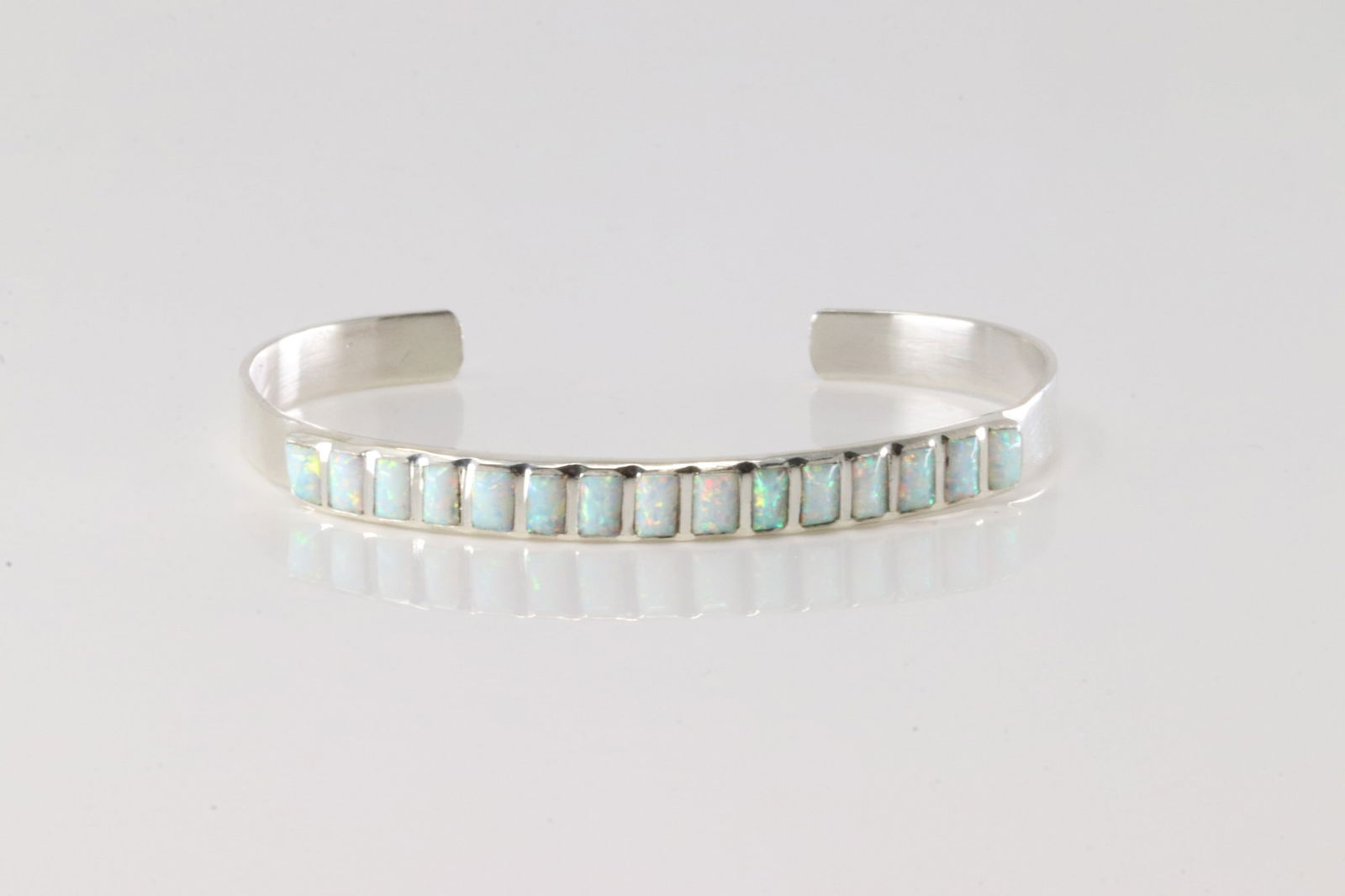 Native America Navajo Sterling Silver White Opal Bracelet Cuff. (1 of 3)