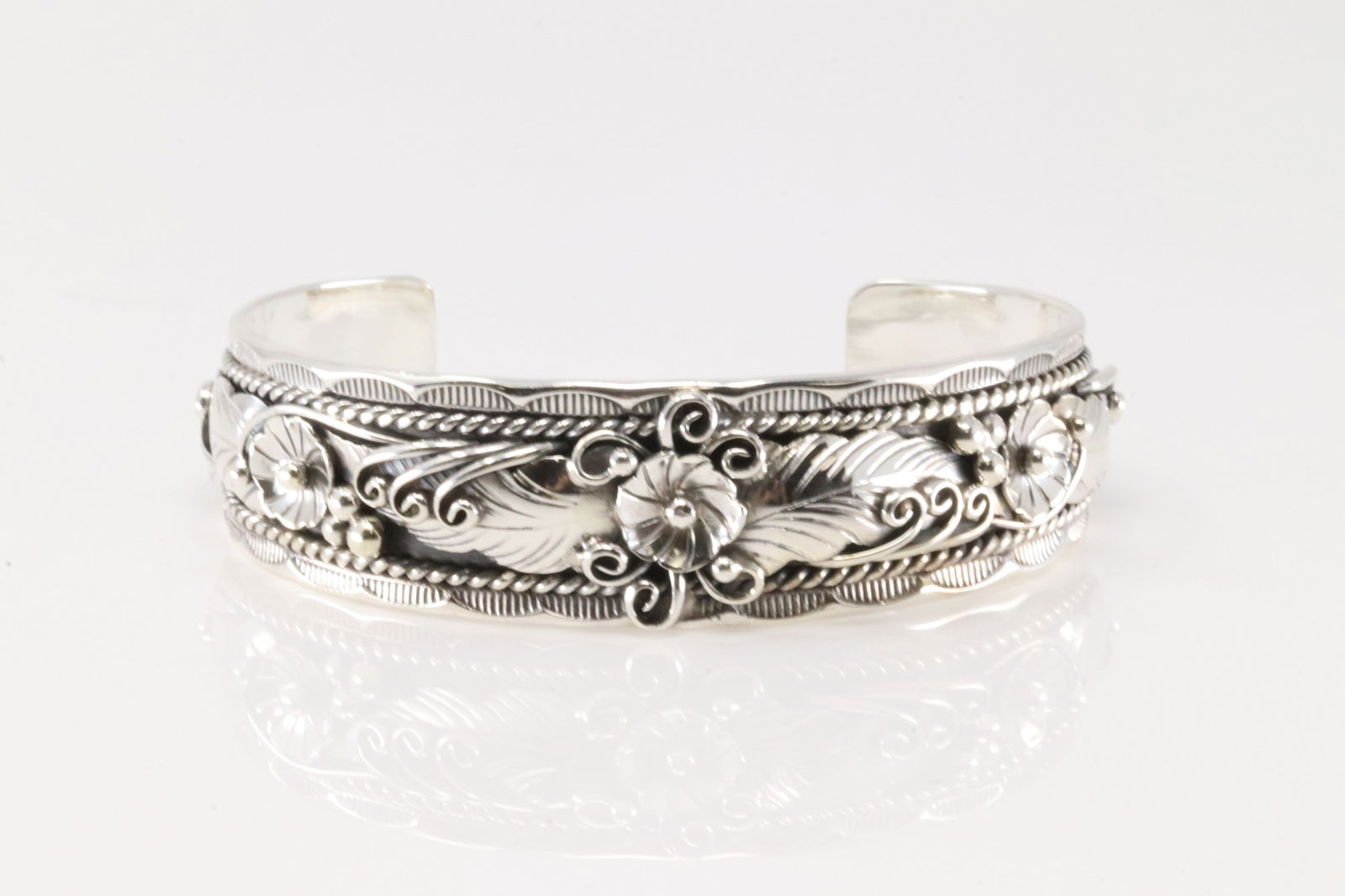 Native America Navajo Sterling Silver Floral Bracelet Cuff By Freddie James. (1 of 4)