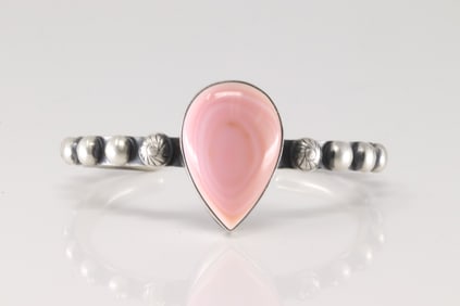Native America Navajo Sterling Silver Pink Conch Shell Bracelet Cuff By Chimney Butte.