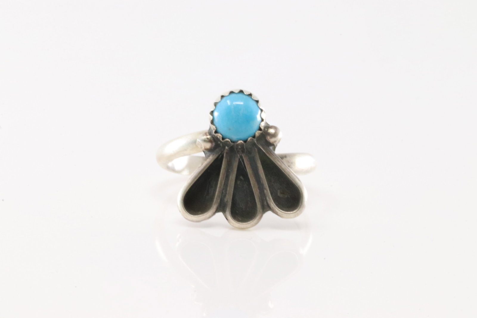 Native America Navajo Sterling Silver Turquoise Ring By Geraldine James.: This is a Native America Navajo Sterling Silver Turquoise Ring By Geraldine James. Ring size: 7.00.