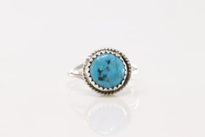 Native America Navajo Sterling Silver Turquoise Ring.
