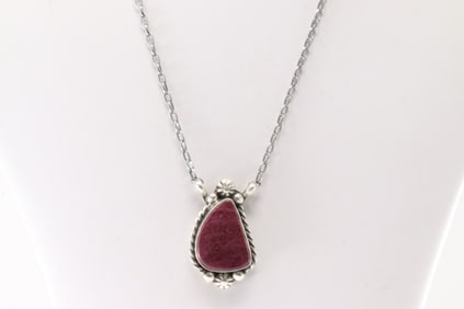 Native America Navajo Sterling Silver Purple Spiny Osyter Necklace By Augustine Largo.