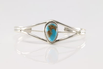 Native America Navajo Sterling Silver Turquoise Bracelet Cuff.