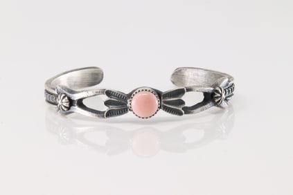 Native America Navajo Sterling Silver Pink Conch Shell Bracelet Cuff By Kevin Billah.