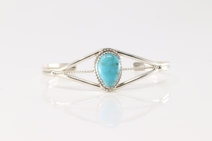 Native America Navajo Sterling Silver Turquoise Bracelet Cuff .
