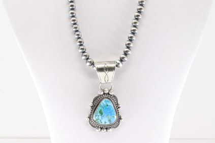 Native America Navajo Sterling Silver Kingman Turquoise Necklace By Tom Lewis.