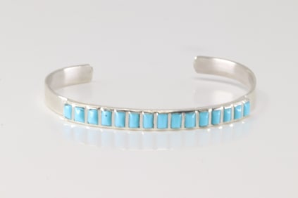 Native America ZuniSterling Silver Turquoise Bracelet Cuff.