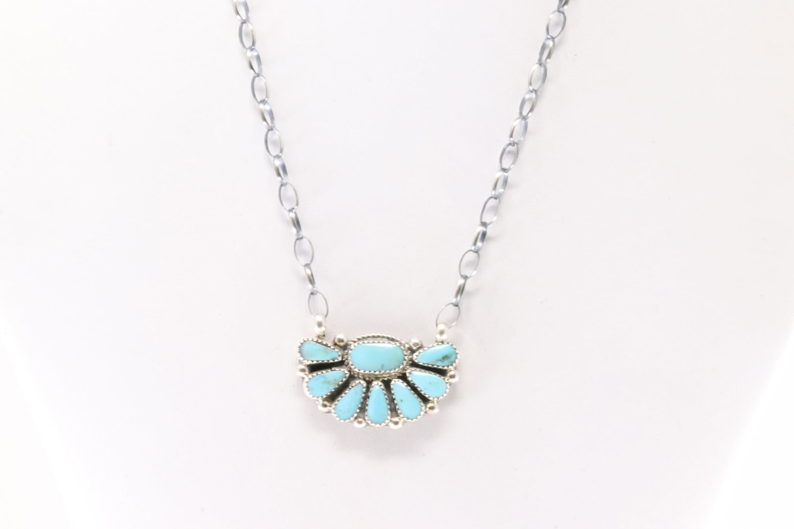 Native America Navajo Sterling Silver Kingman Turquoise Necklace By Alicia Wilson.: This is a Native America Navajo Sterling Silver Kingman Turquoise Necklace By Alicia Wilson. Necklace lengtgh: 16.00"