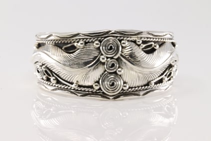 Native American Navajo Sterling Silver Solid Bracelet Leaf Cuff By Darrell Morgan.
