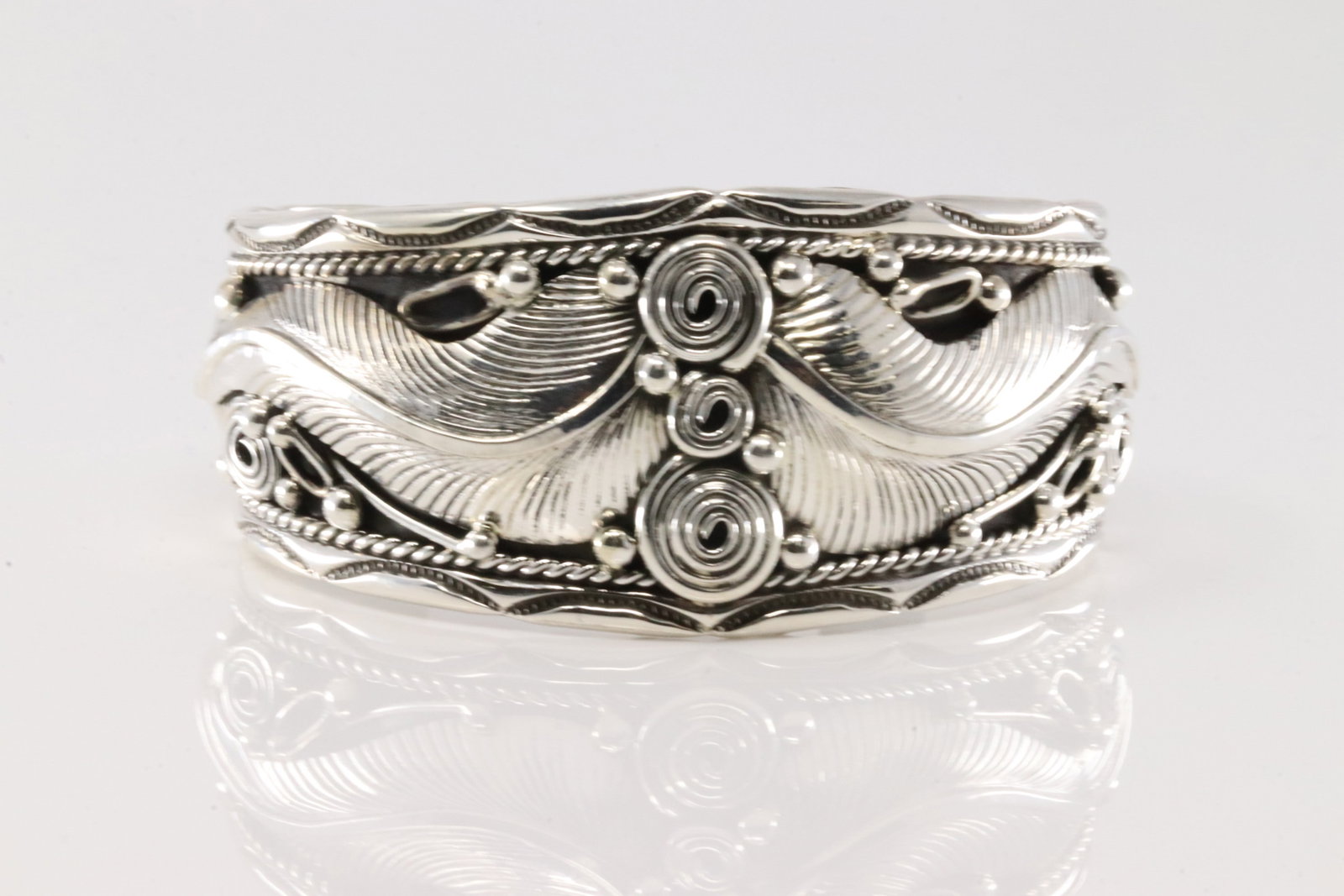 Native American Navajo Sterling Silver Solid Bracelet Leaf Cuff By Darrell Morgan. (1 of 4)