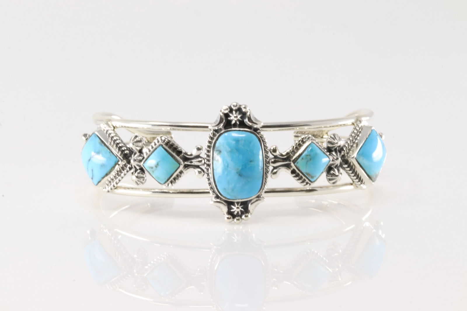 Native America Navajo Sterling Silver Turquoise Bracelet Cuff By Mike Smith.: This is a Native America Navajo Sterling Silver Turquoise Bracelet Cuff By Mike Smith.