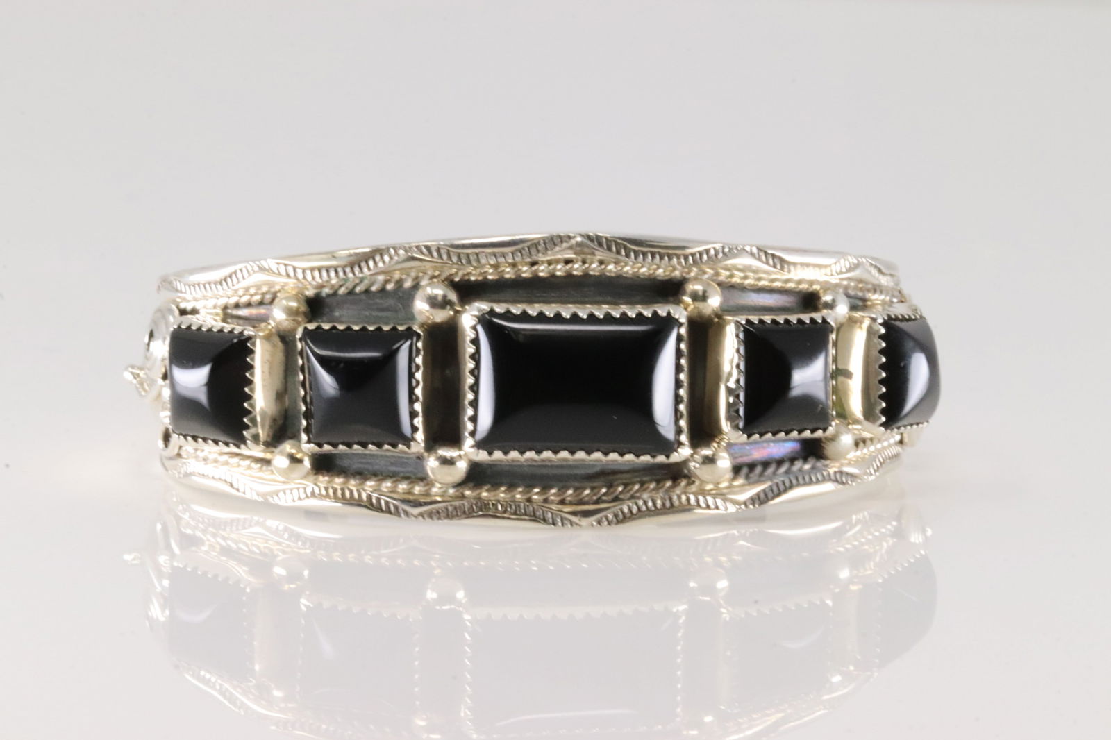 Native America Navajo Sterling Silver Black Onyx Bracelet Cuff By Darrell Morgan.: This is a Native America Navajo Sterling Silver Black Onyx Bracelet Cuff By Darrell Morgan.
