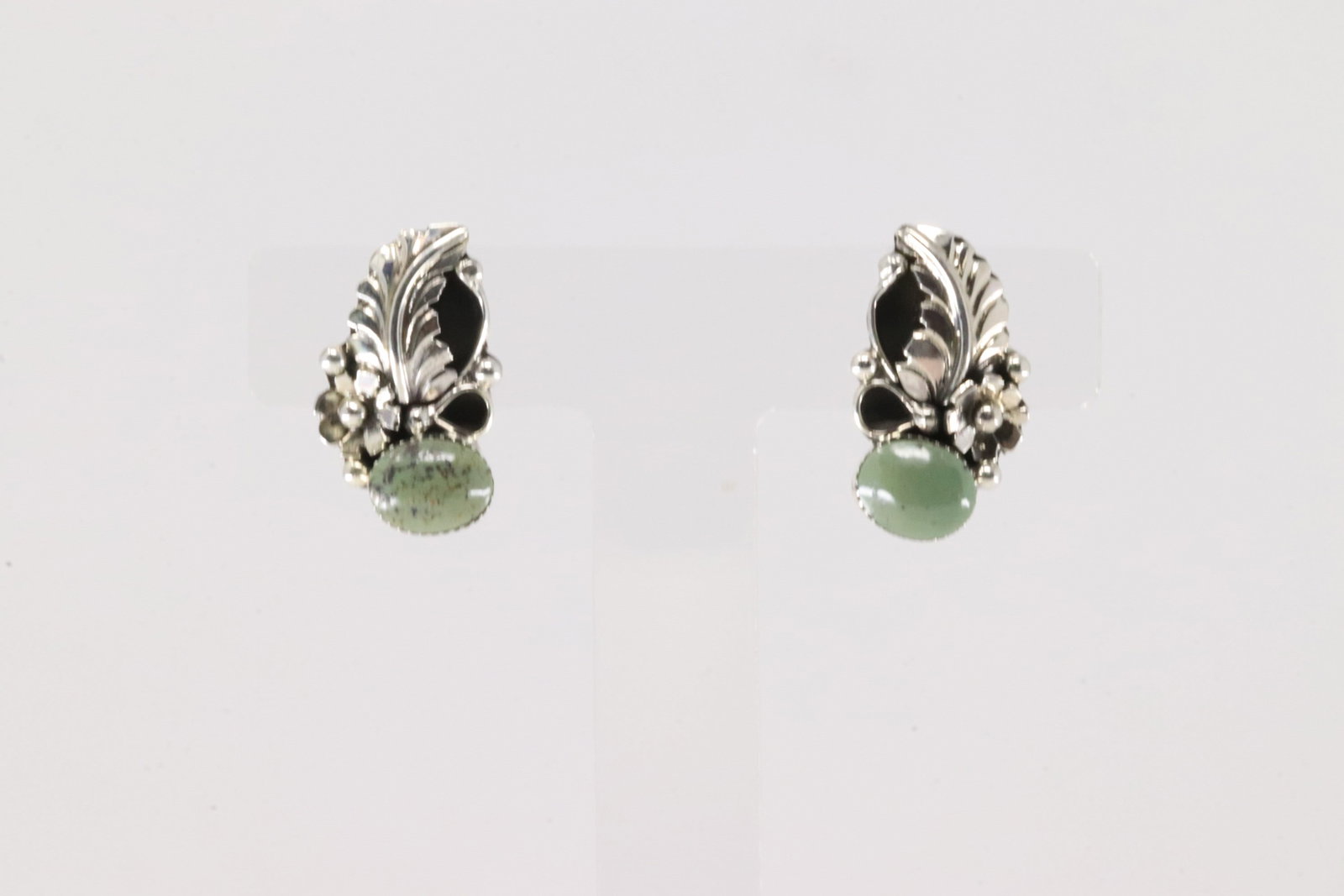 Native America Navajo Sterling Silver Turquoise Post Earring's By Gilbert Smith.: This is a Native America Navajo Sterling Silver Turquoise Post Earring's By Gilbert Smith.