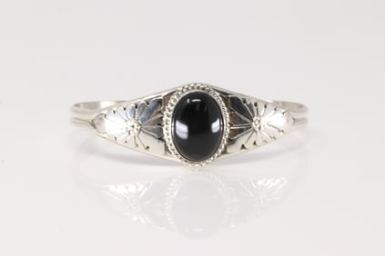 Native America Navajo Sterling Silver Black Onyx Bracelet cuff By Renee Yazzie.