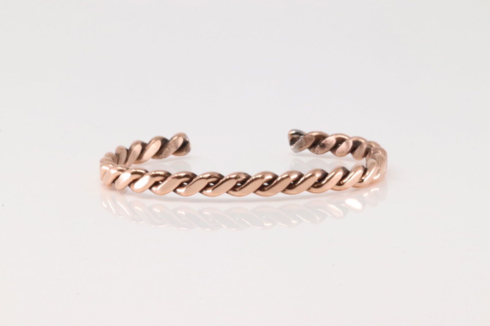 Native America Navajo Copper Bracelet Cuff By Elaine Tahe.: This is a Native America Navajo Copper Bracelet Cuff By Elaine Tahe.