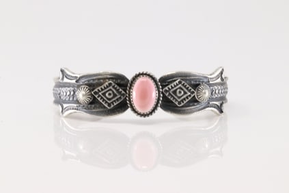 Native America Navajo Sterling Silver Pink Conch Shell Bracelet Cuff By Kevin Billah.
