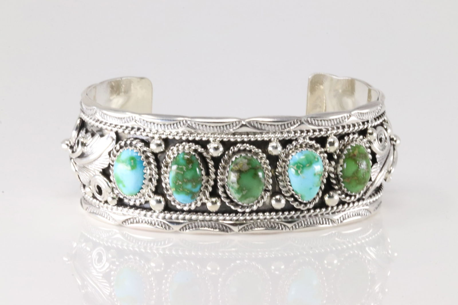 Native America Navajo Sterling Silver Sonora Gold Turquoise Bracelet Cuff By Tom Lewis.: This is a Native America Navajo Sterling Silver Sonora Gold Turquoise Bracelet Cuff By Tom Lewis. Total weight: 81.50 Grams.
