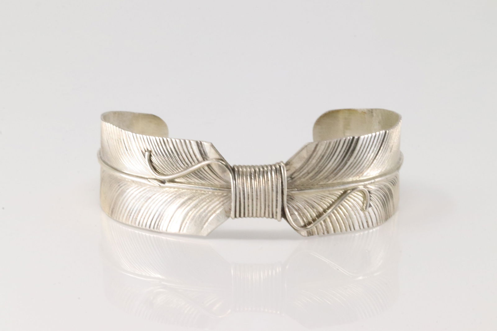 Native America Navajo Sterling Silver Feather Bracelet Cuff By B.Begay.: This is a Native America Navajo Sterling Silver Feather Bracelet Cuff By B.Begay.