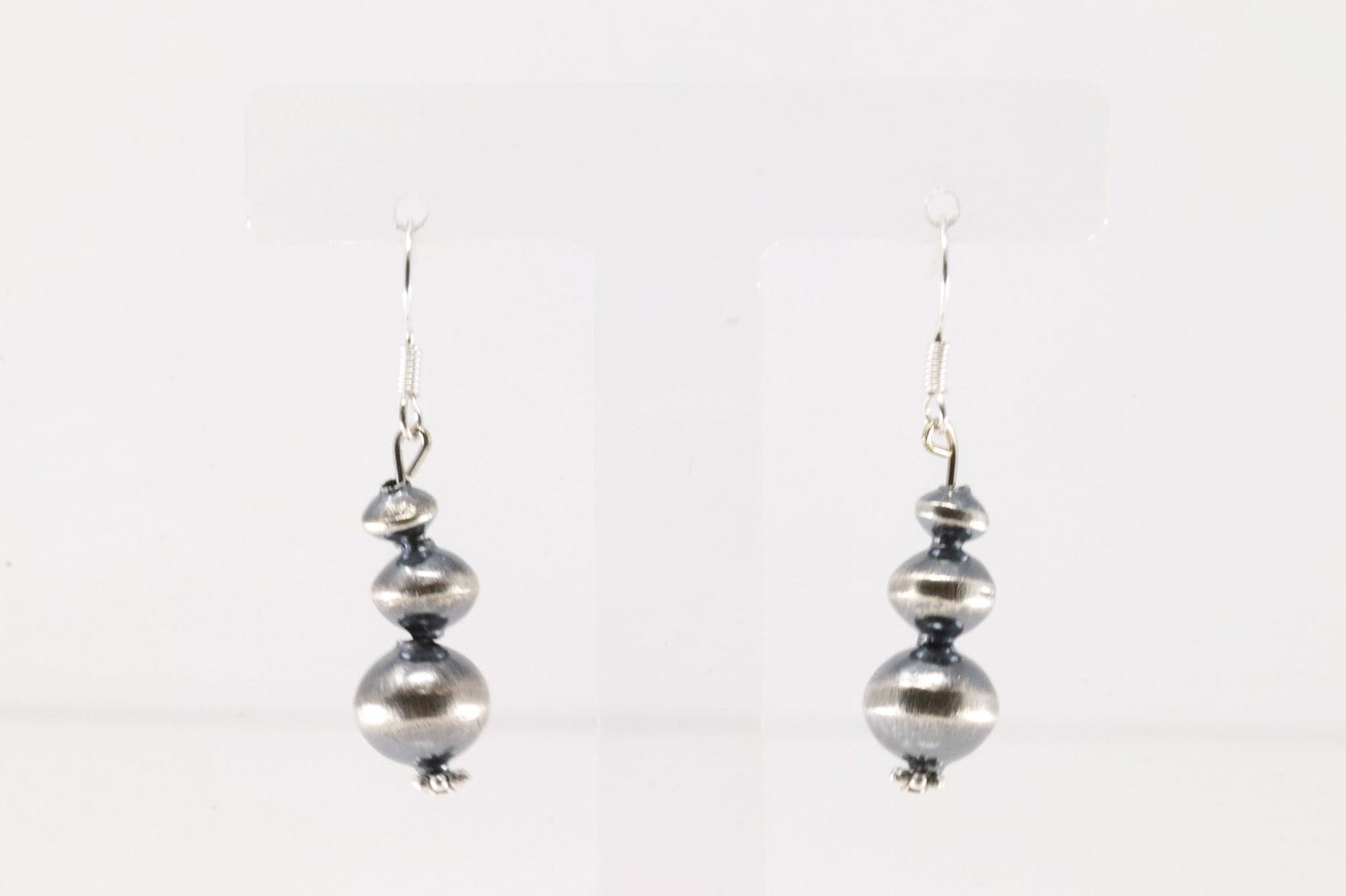 Native America Navajo Sterling Silver Pearl Beaded Dangling Earring's By Treva Jim.: This is a Native America Navajo Sterling Silver Pearl Beaded Dangling Earring's By Treva Jim.