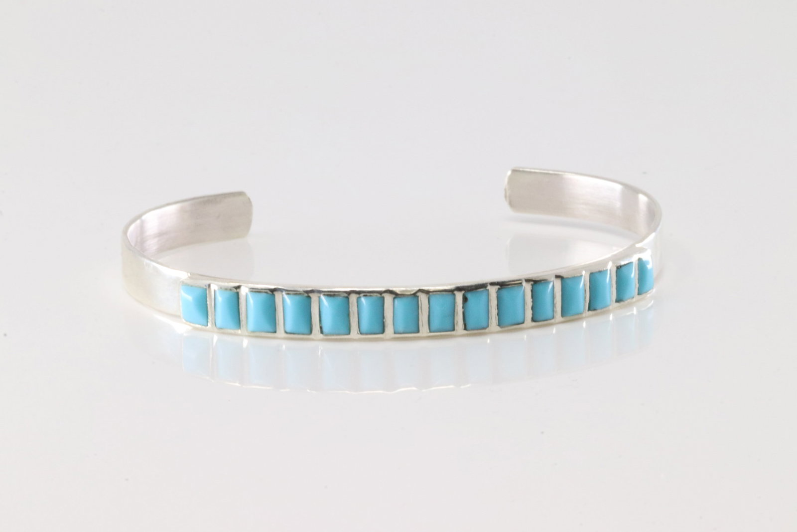 Native America Navajo Sterling Silver Turquoise Bracelet Cuff.: This is a Native America Navajo Sterling Silver Turquoise Bracelet Cuff.