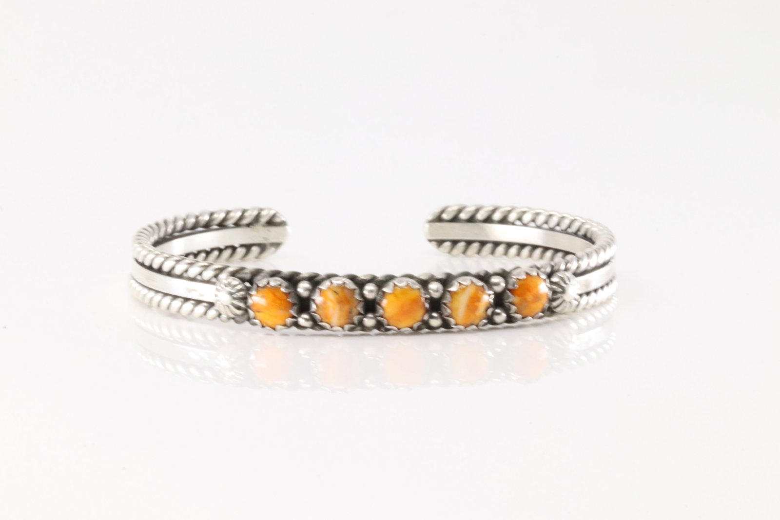 Native America Navajo Sterling Silver Spiny Oyster Bracelet Cuff By R.King.: This is a Native America Navajo Sterling Silver Spiny Oyster Bracelet Cuff By R.King.