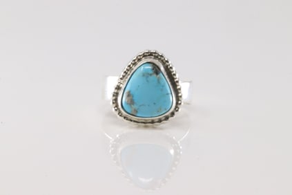 Native America Navajo Sterling Silver Turquoise Ring.