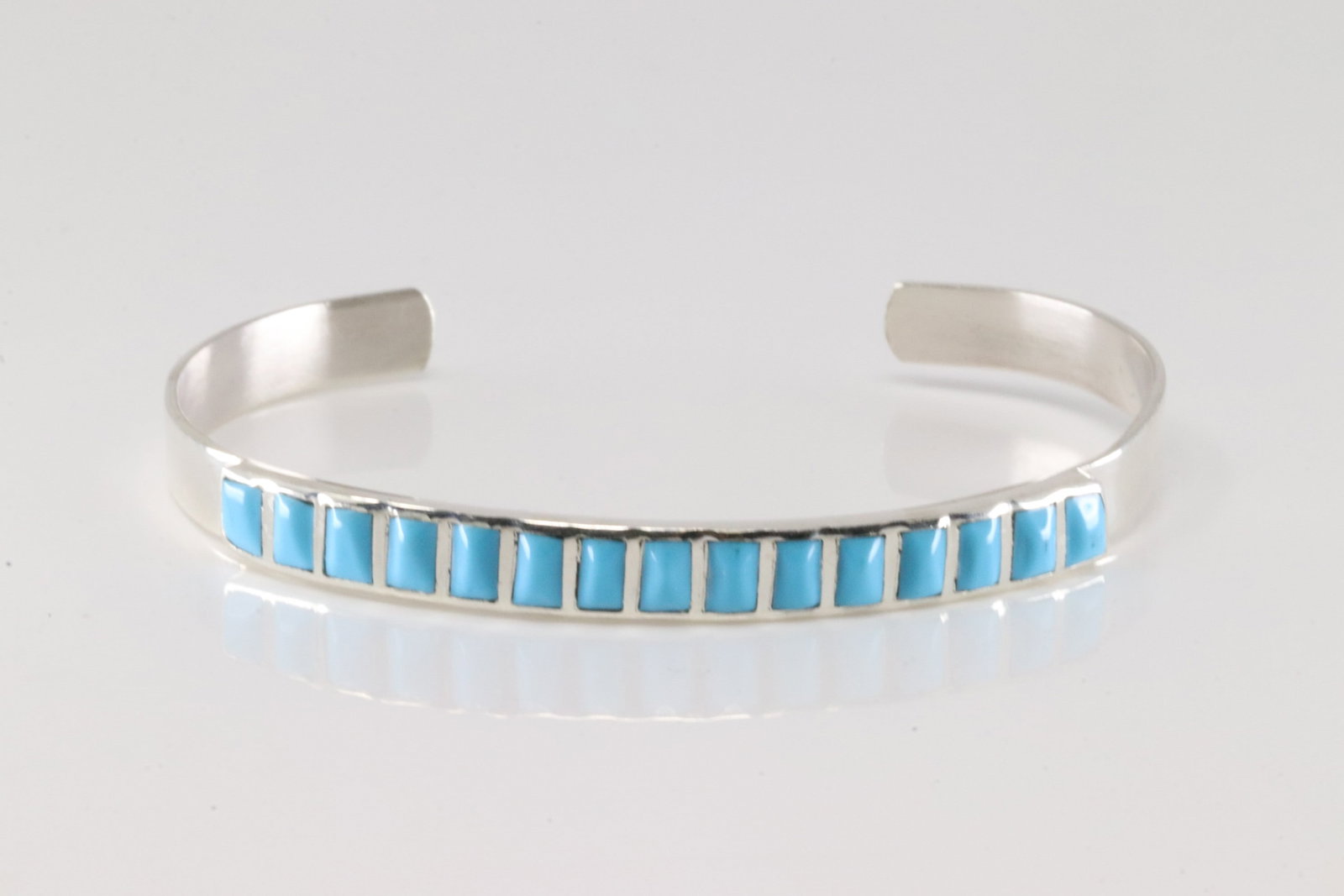 Native America Navajo Sterling Silver Turquoise Bracelet Cuff.: This is a Native America Navajo Sterling Silver Turquoise Bracelet Cuff.