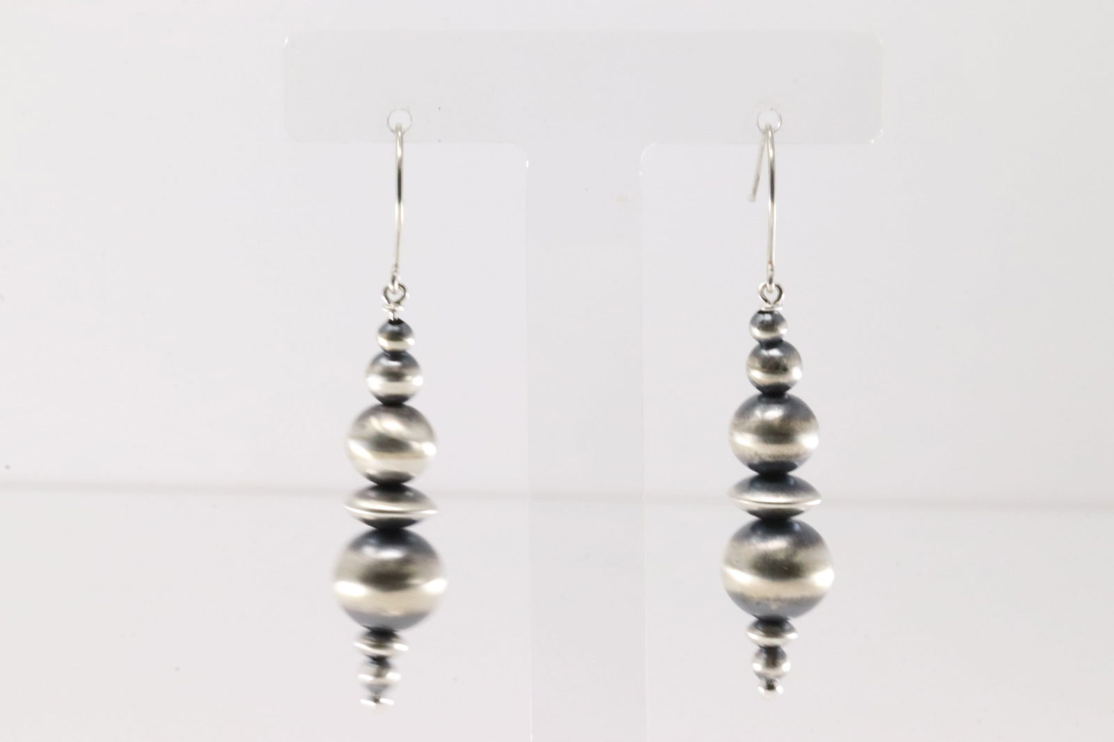 Native America Navajo Sterling Silver Pearl Beaded Dangling Earring's By Dorinda Mariano.: This is a Native America Navajo Sterling Silver Pearl Beaded Dangling Earring's By Dorinda Mariano.